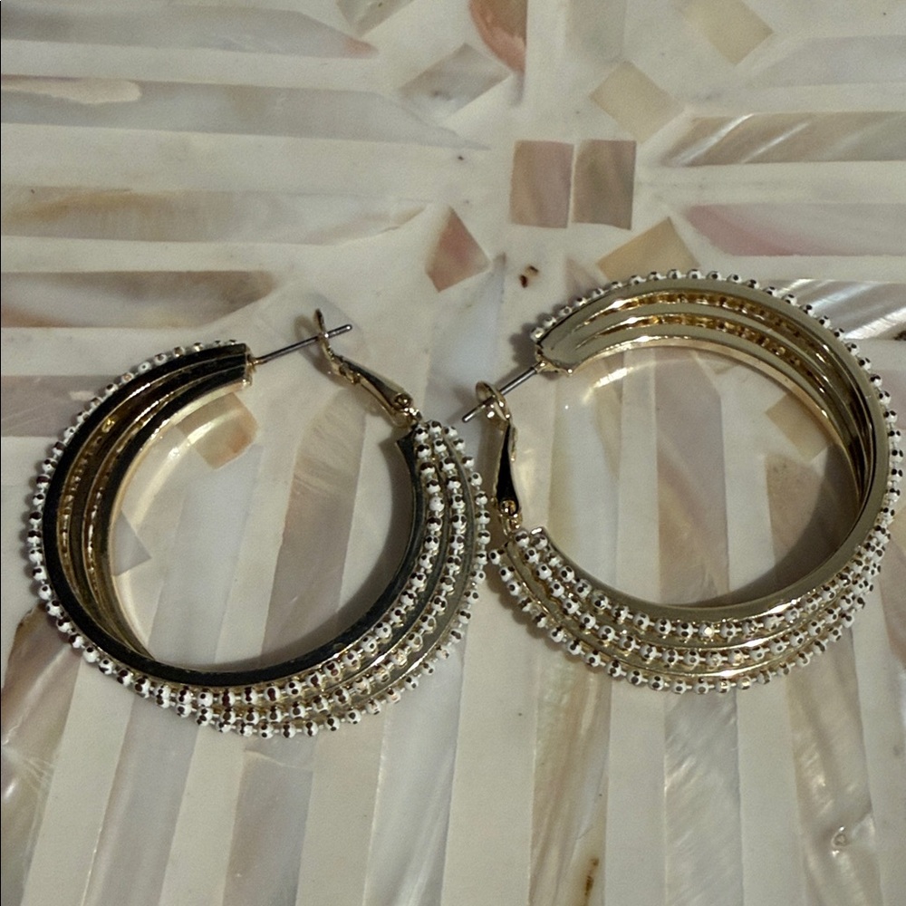 Any offers accepted 🎉Elegant Gold and white Hoop Earrings